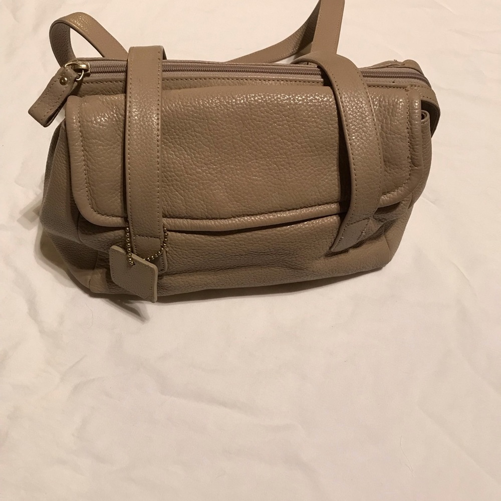 EUC Leather Liz Claiborne tan purse.